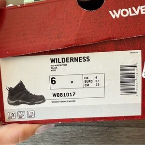 Nwt wolverine wilderness mid black hiker boots